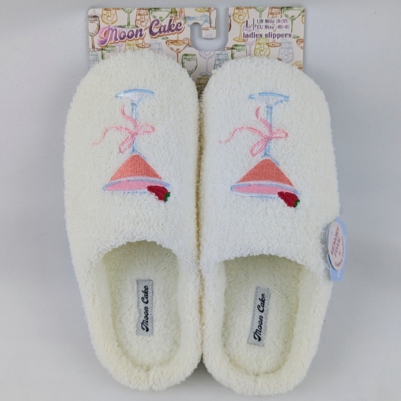 Slipper Strawberry Cosmopolitan Embroider Fleece Memory Foam Slip On L(9/10) NWT - Picture 8 of 14